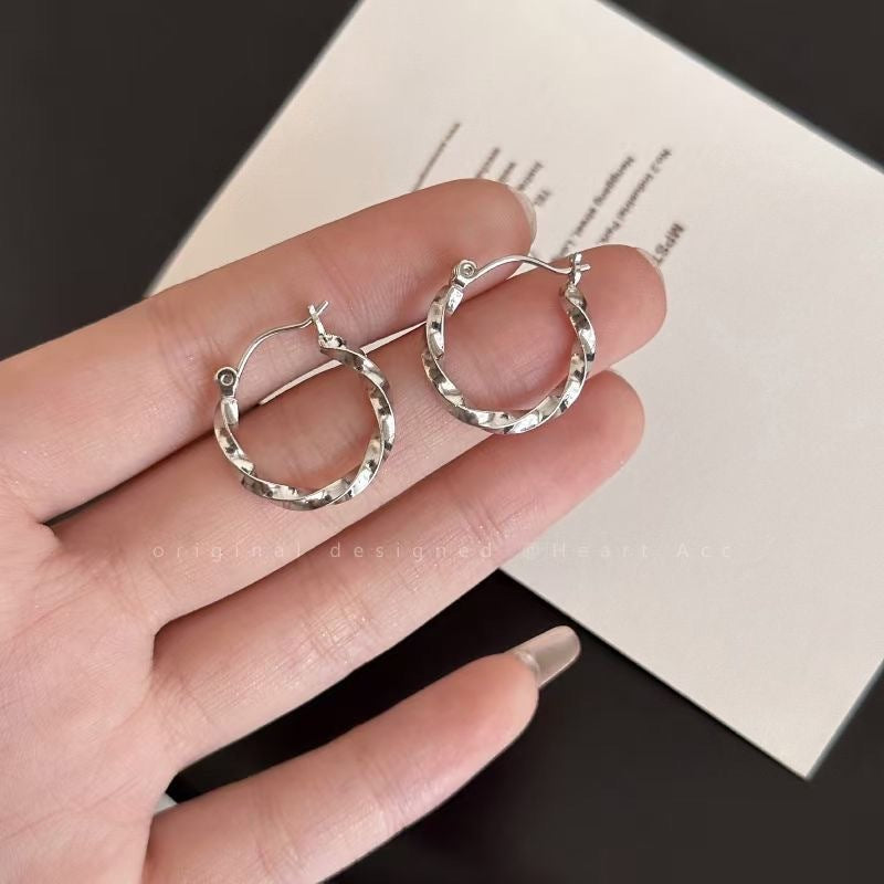 Wholesale Geometric oval high-end cool style earrings